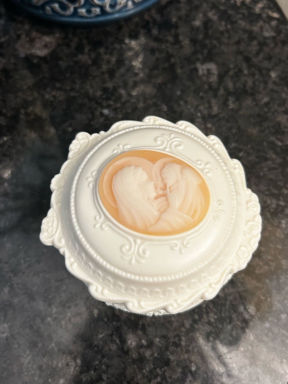 Vintage-Inspired White Cameo Trinket Box with Peach Cameo